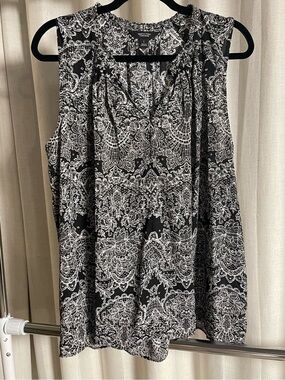 Simply Vera Black & White Lace-Print Sleeveless Blouse